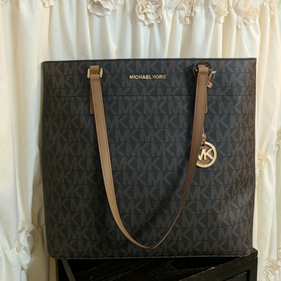 Michael Kors Handbags - NWT Michael Kors Morgan Large Brown Shoulder Tote